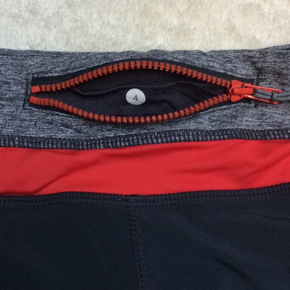 Lululemon Groovy Run Shorts Coal / Red stripe 4 - Picture 3 of 6